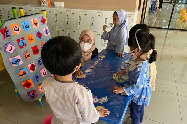 belajar huruf hijaiyah 768x512