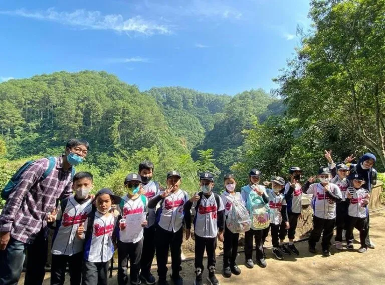 hiking 768x569